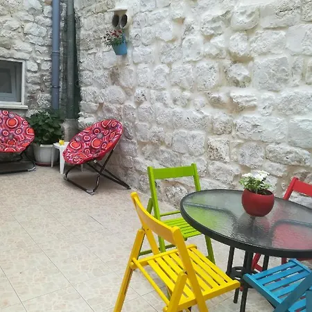 Nikolina Appartement *