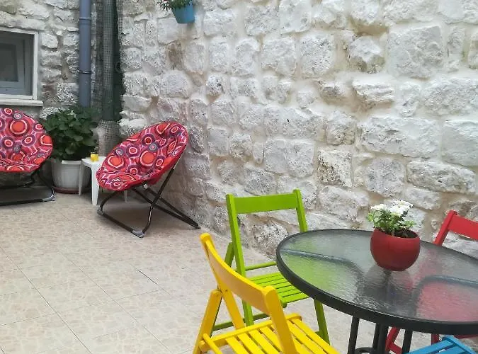 Nikolina Appartement *