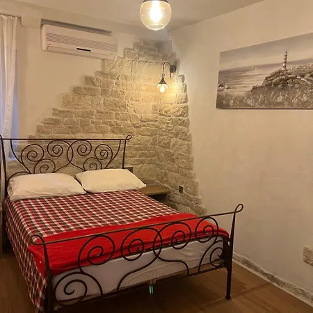 Nikolina Appartement *