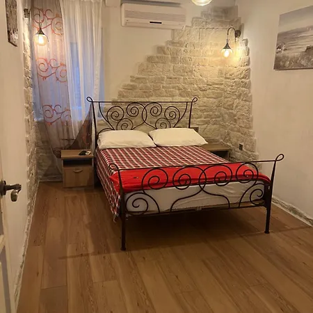 Nikolina Appartement *