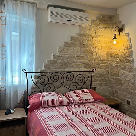 尼科利娜公寓 特罗吉尔