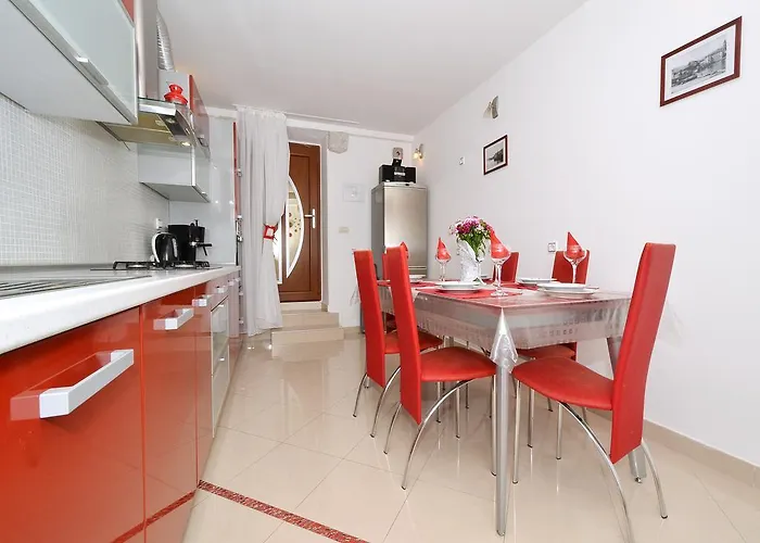 尼科利娜公寓 特罗吉尔