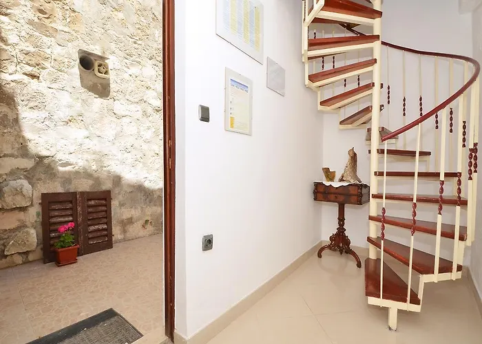 尼科利娜公寓 特罗吉尔